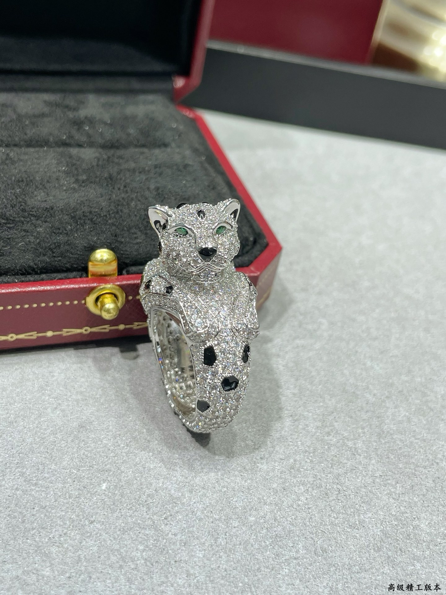 Ca*t1er Spotted Panther Head Ring