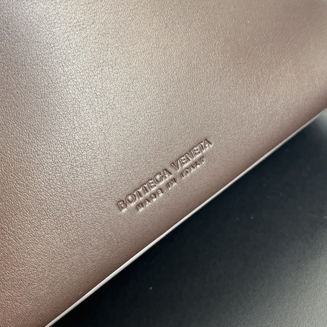 B0tt*ga Ven*ta Andiamo Medium Leather Bucket Bag 34x24x12cm Without Box