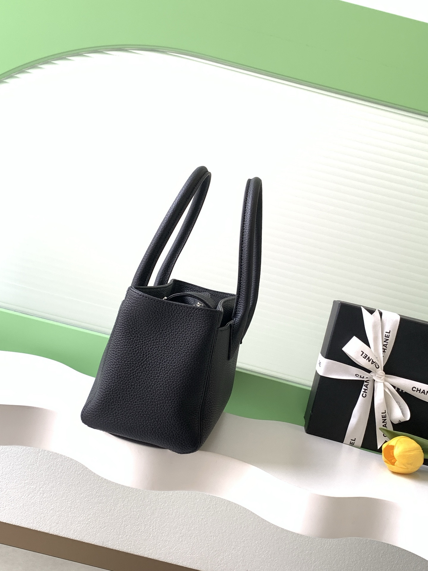 Ch**el executive cerf tote 32x17.5x13cm