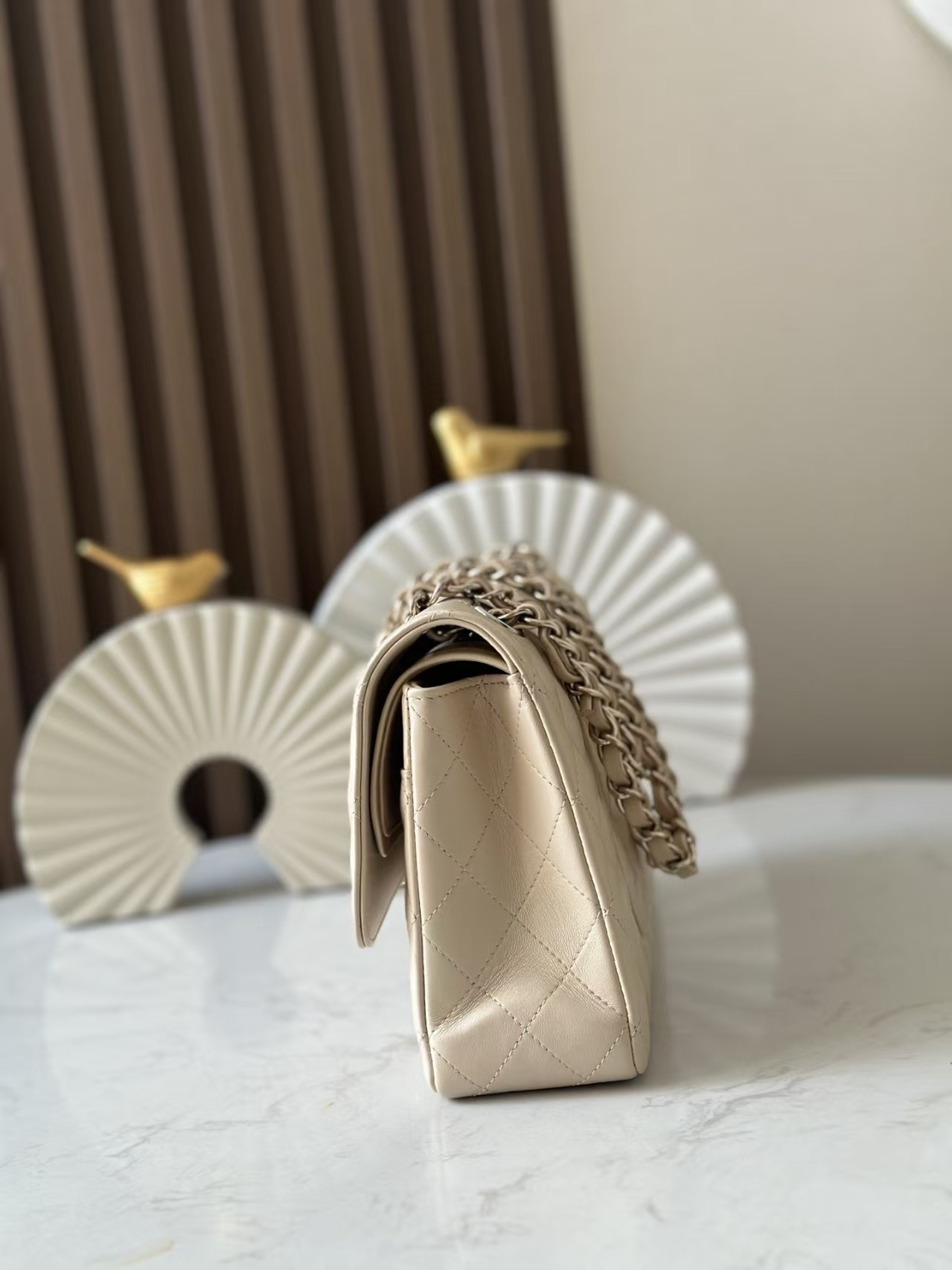 Ch**el Classic Flap Bag Pearlescent apricot-colored lambskin with silver hardware 15x25.5x6cm