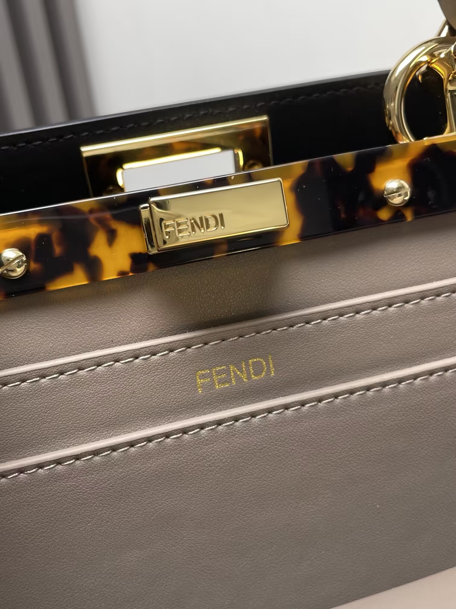 F**di small peekaboo iseeu 27x21x11cm