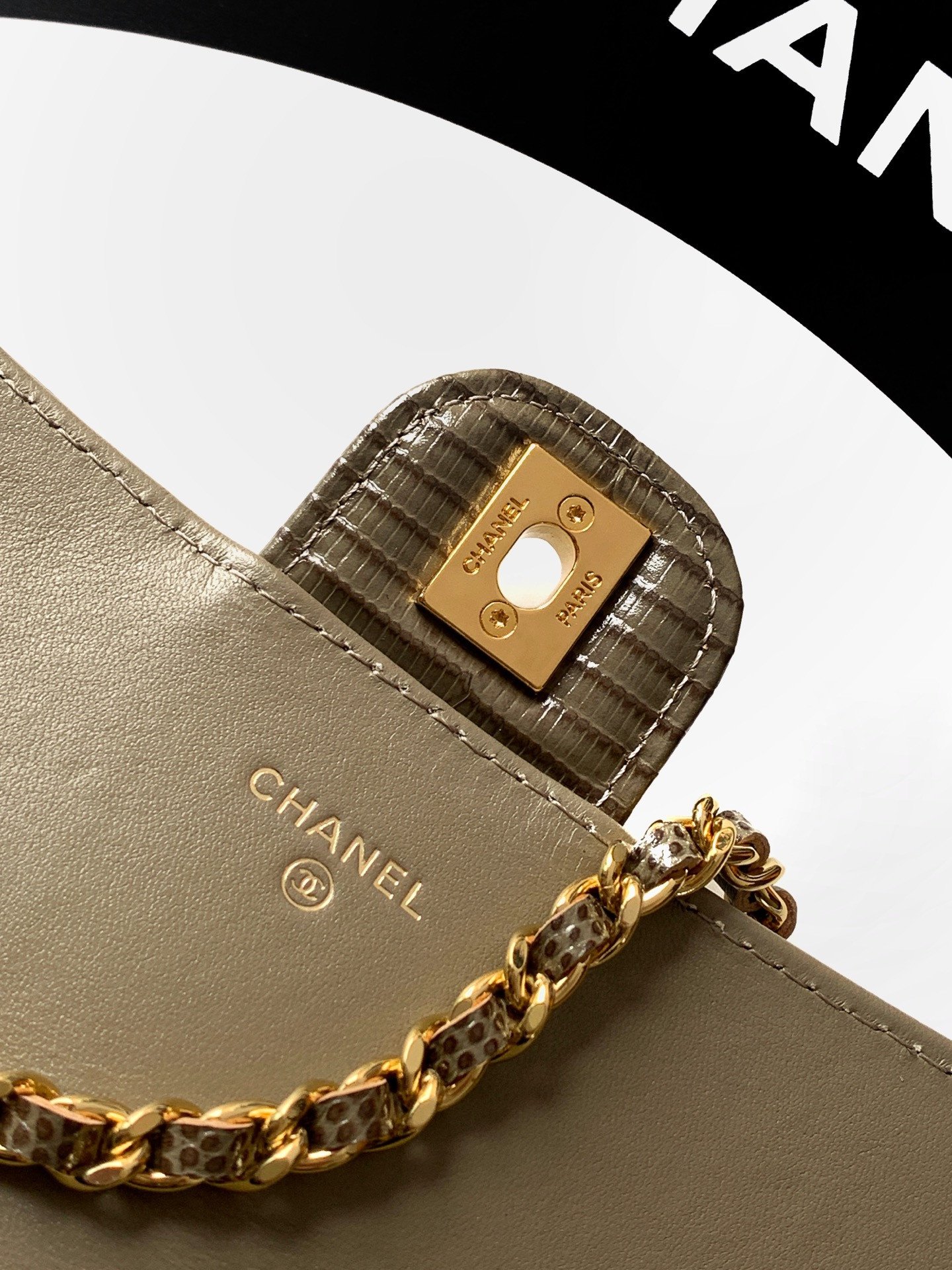Ch**el clutch with chain ap5280 9.5x25x5cm