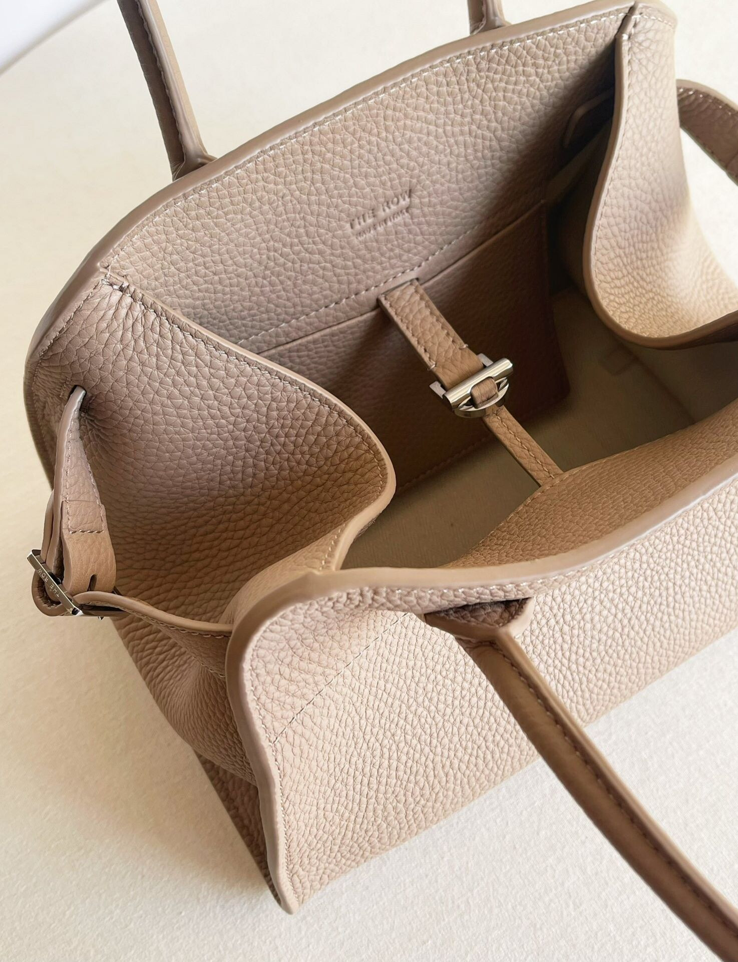 The R0w MARGAUX 10 26x17.5x21cm