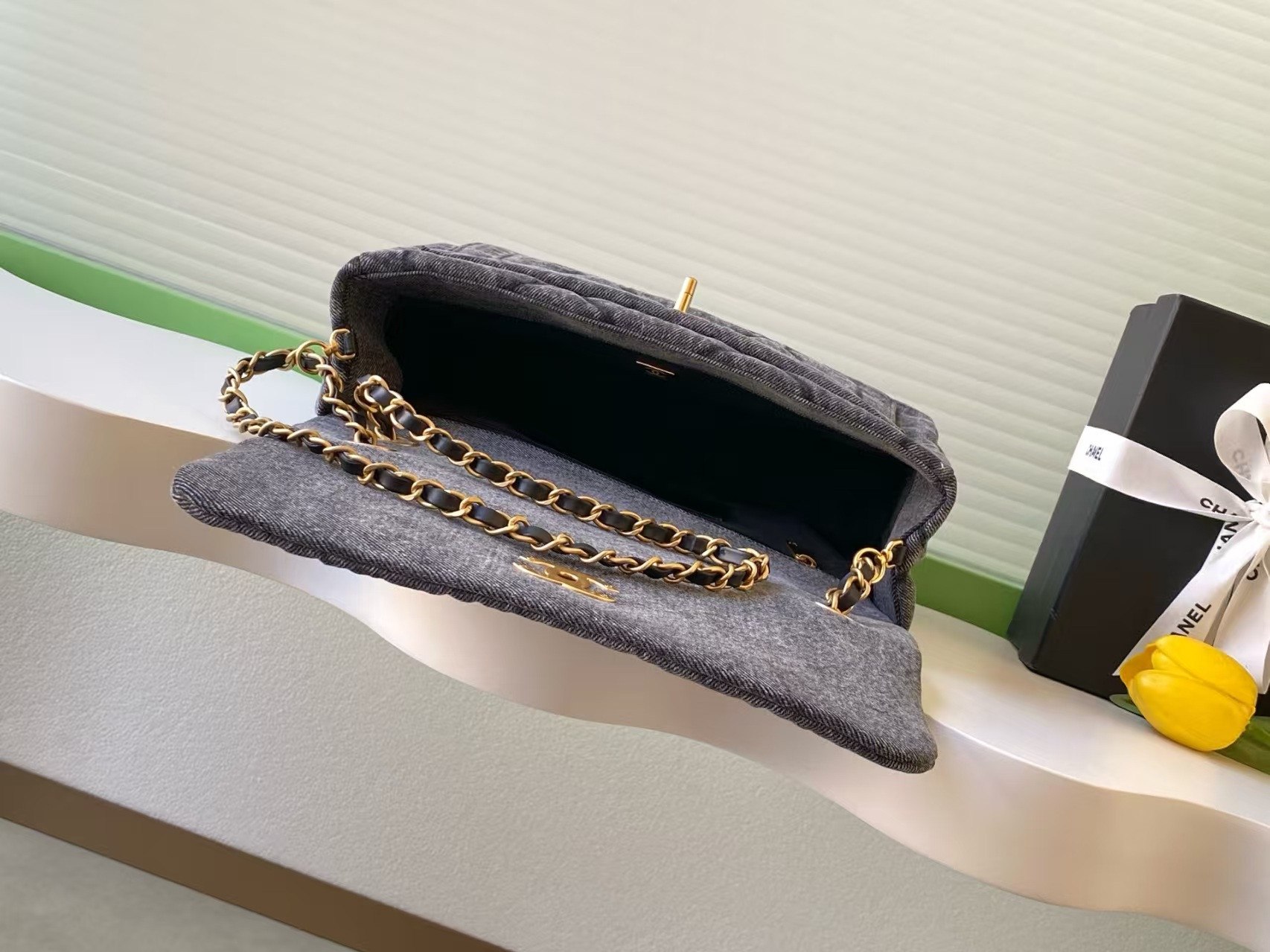 Ch**el Flap Bag 28x18x9cm