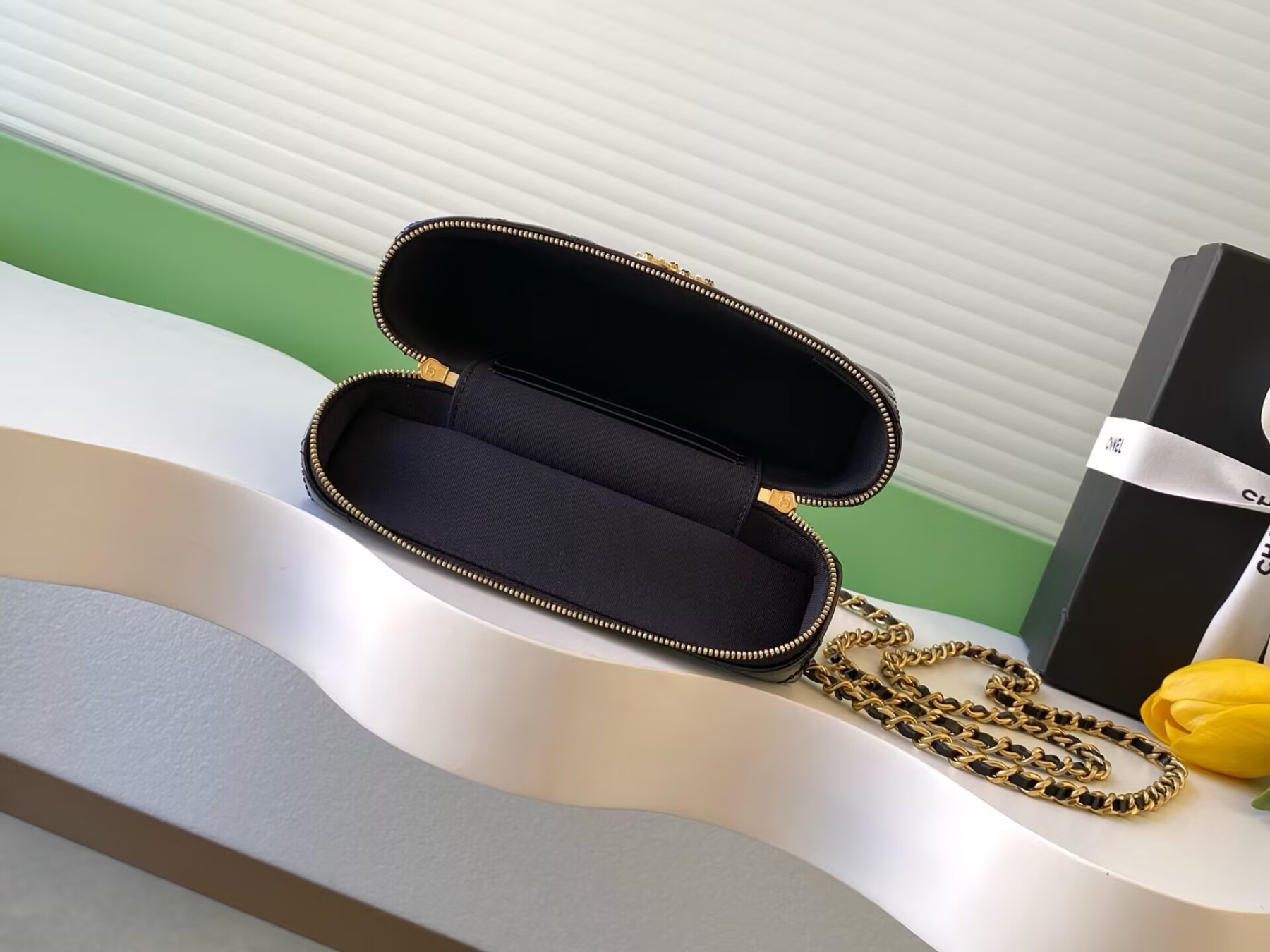 Ch**el Vanity with Chain 17x19x5cm