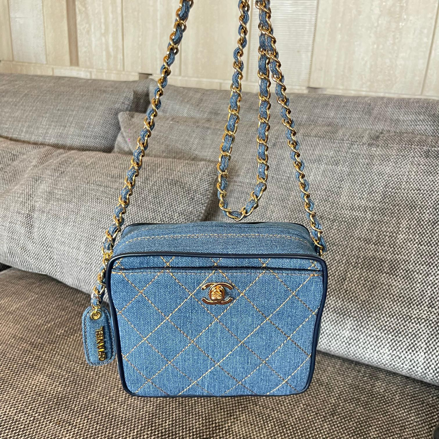 ch**el De*1m quilted bag 17.5x15.5x6.5cm