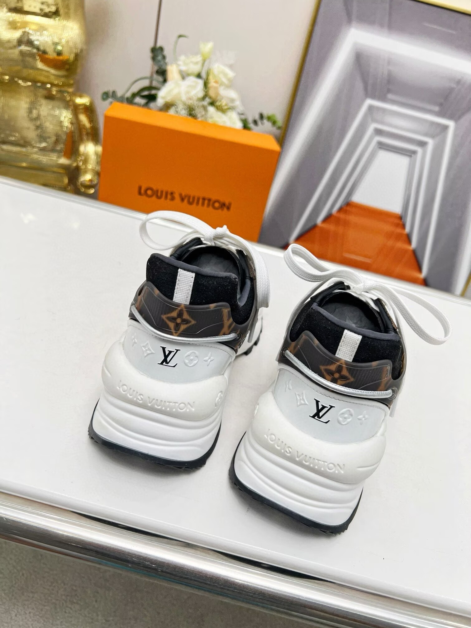 UA LV  Run 55 Sneaker