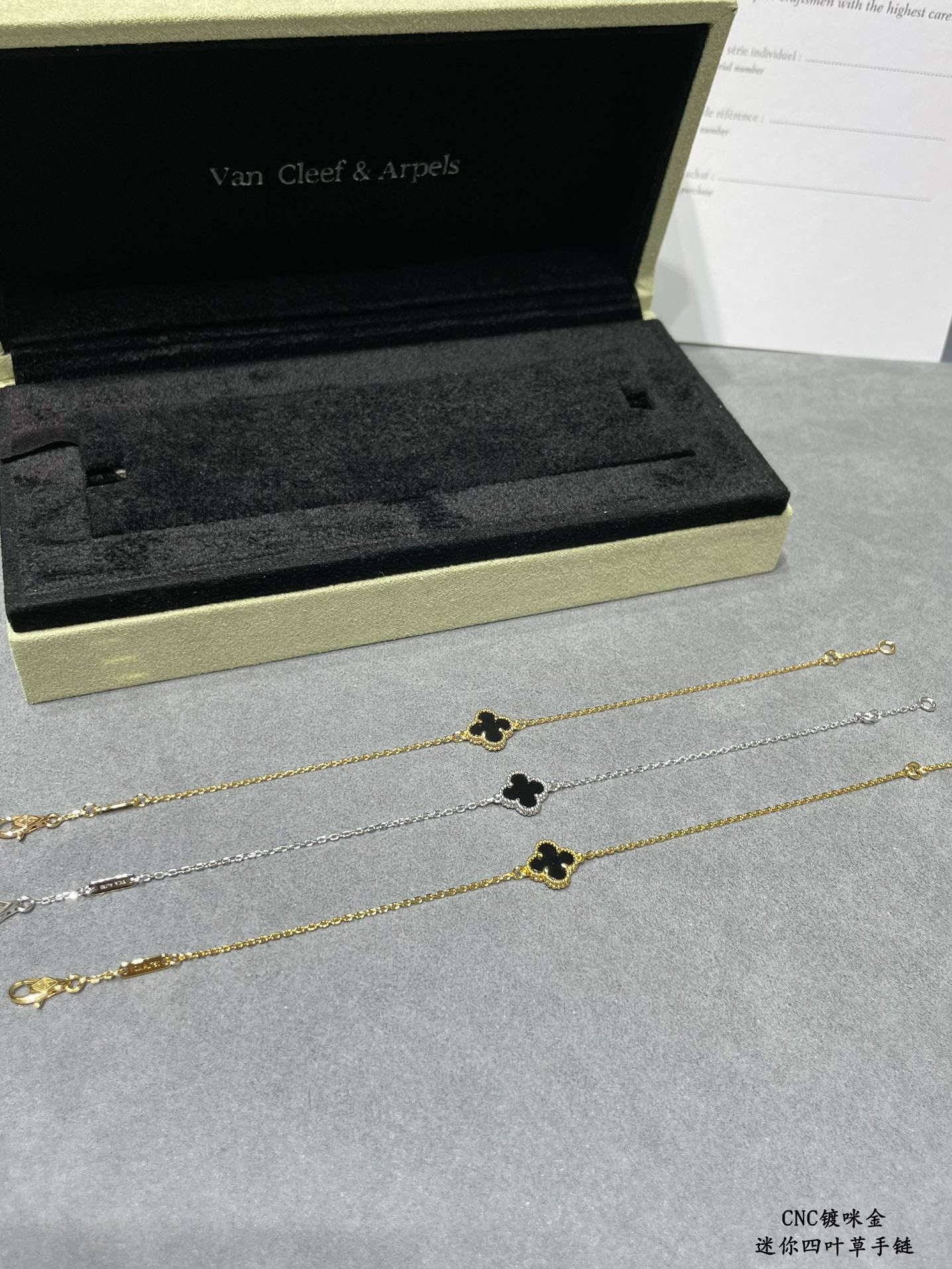 V*n Cl**f & Arpels Mini High-grade Black Onyx Clover Bracelet