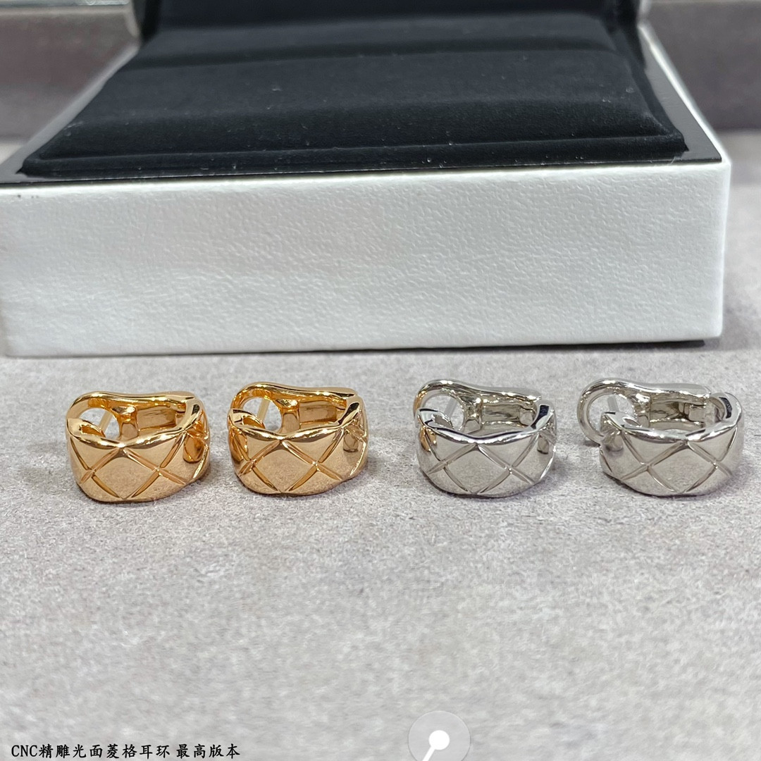 Chanel Finely carved diamond surface Earrings