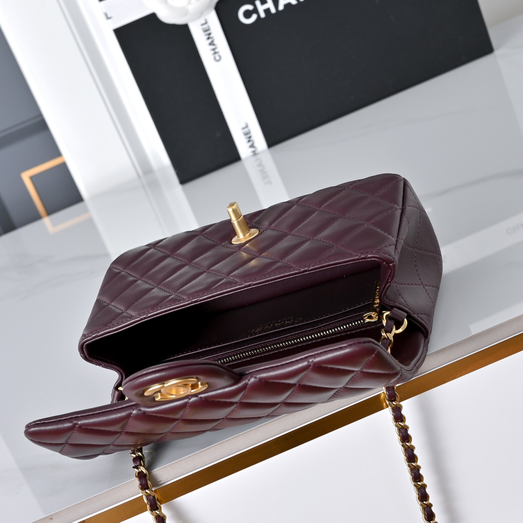 Ch**el flap bag burgundy as1787 20x13x7cm