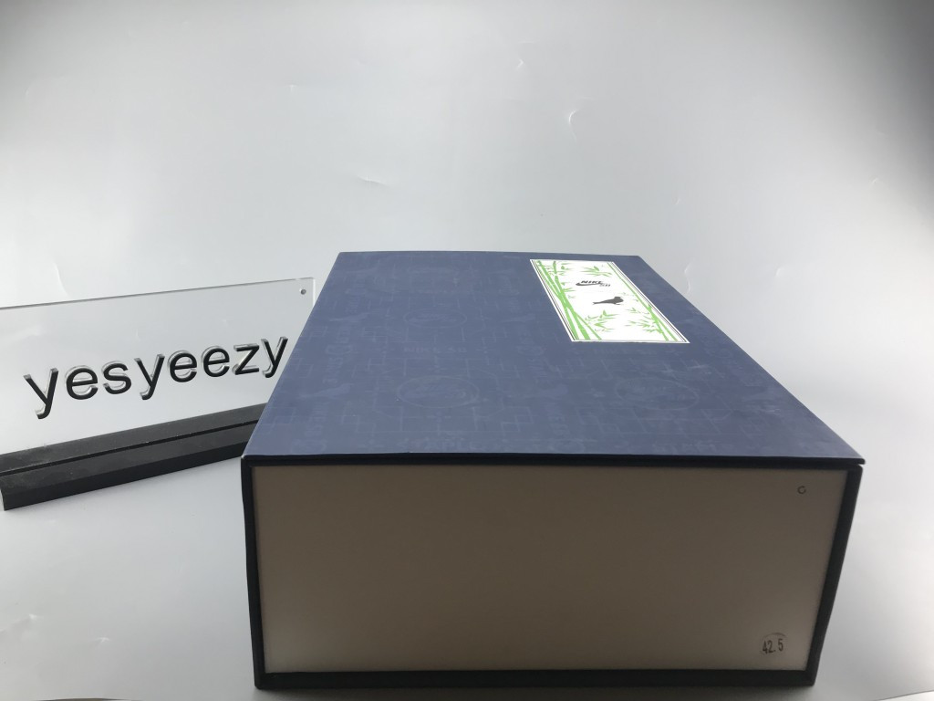 UA NIKE SB DUNK LOW PRO OG "PANDA PIGEON"