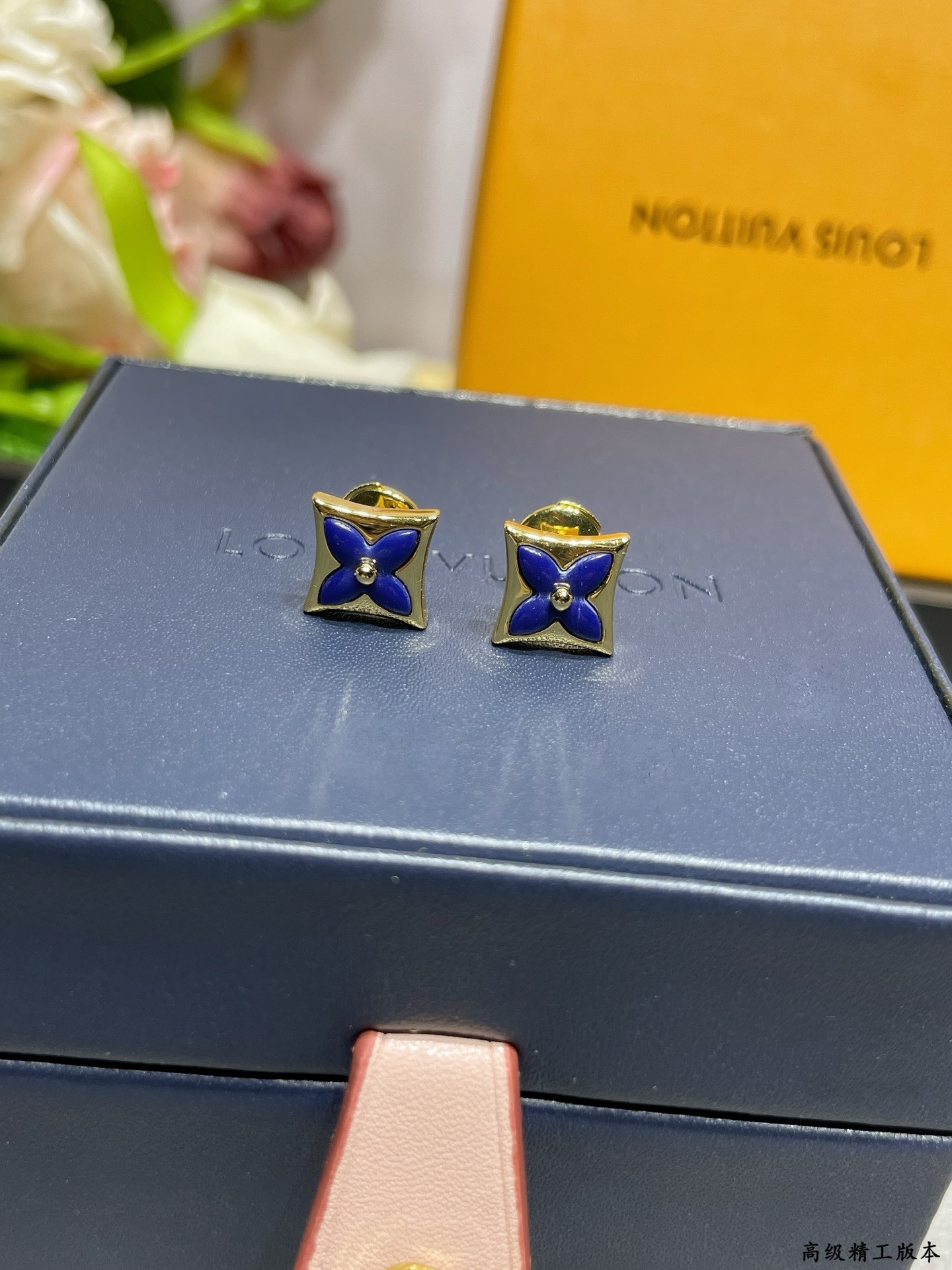 L0vis Vvtt0n Earrings