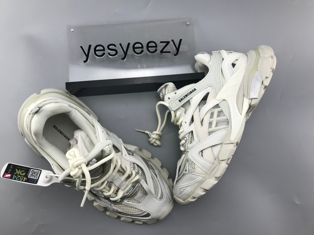 UA TRACK.2 TRAINERS IN WHITE MESH AND NYLON