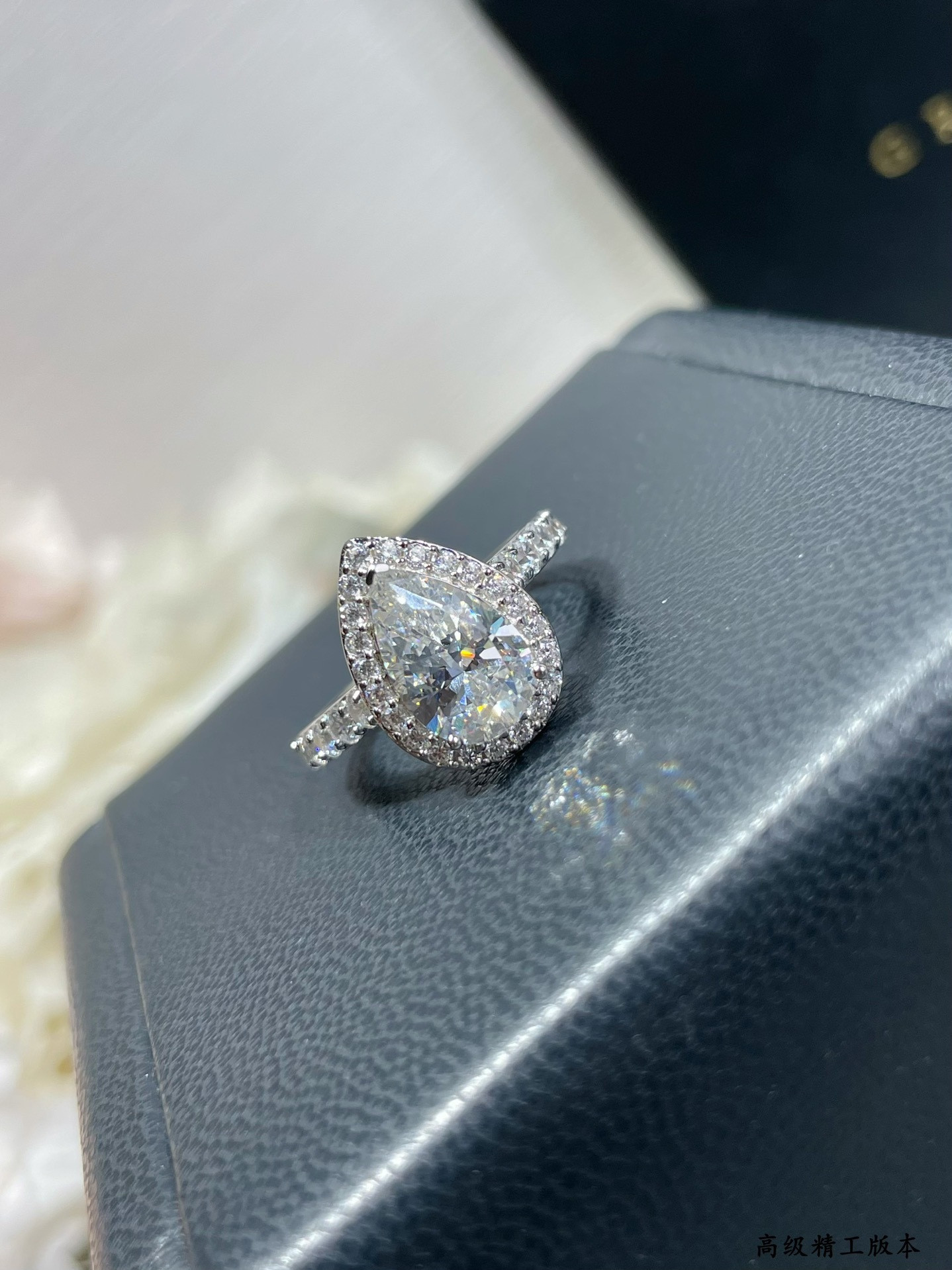 Graff Teardrop-shaped D1am0nd Ring Ag925