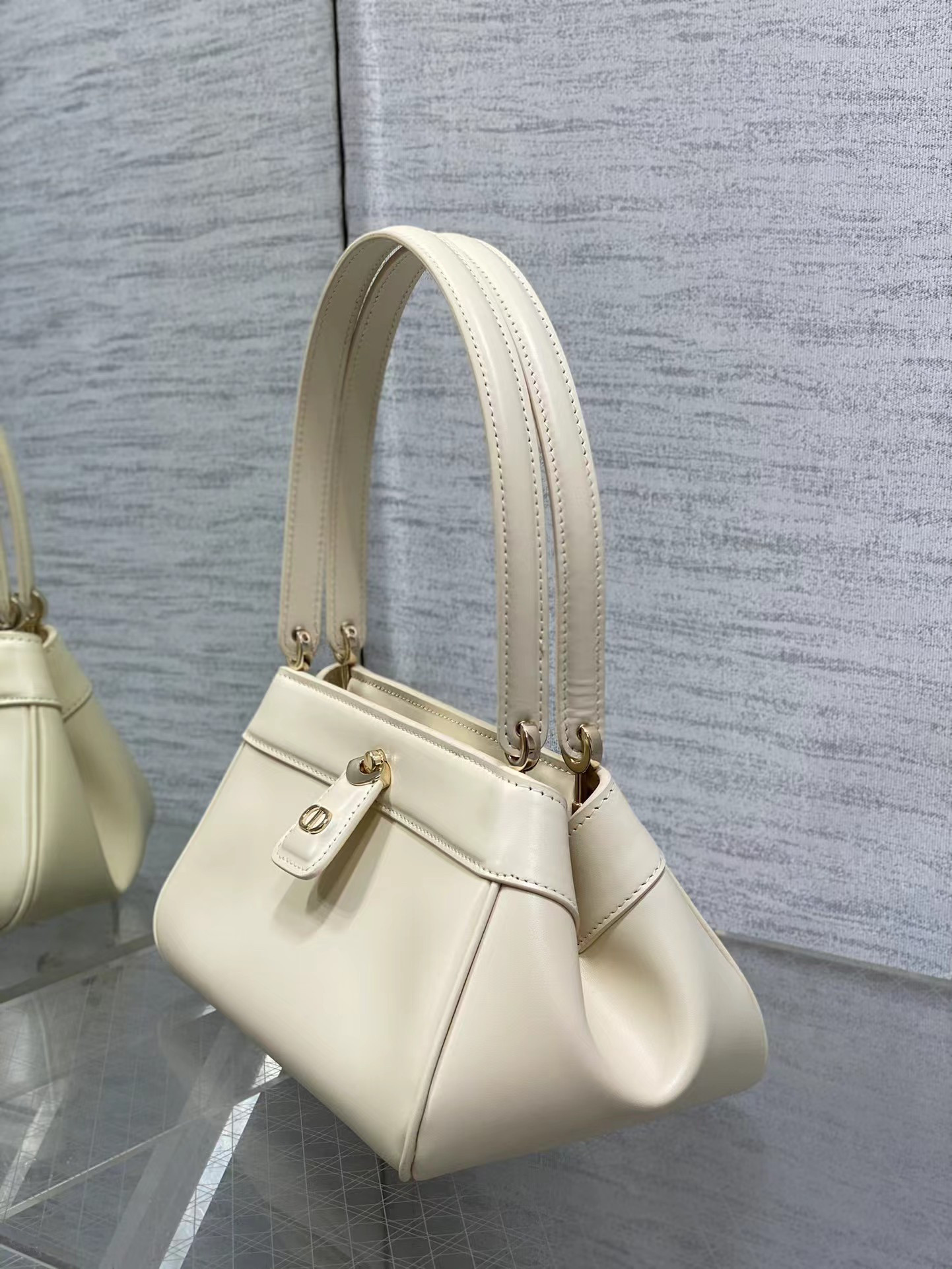 D10r Medium key bag 27 x 16.5 x 13.5cm