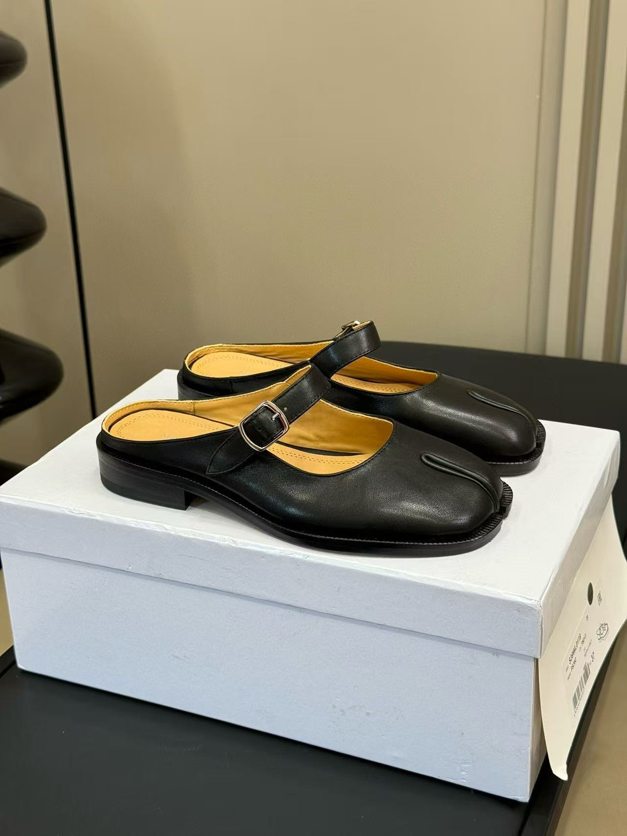 UA Ma1s0n Marg*e1a Tabi City Mary-Jane Mules