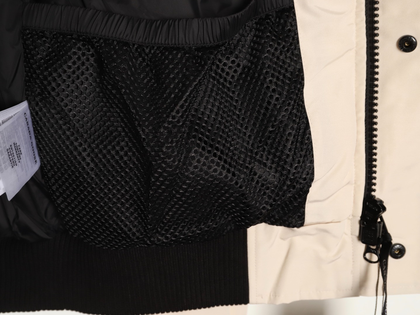 Can*a G00se Short Puffer jacket