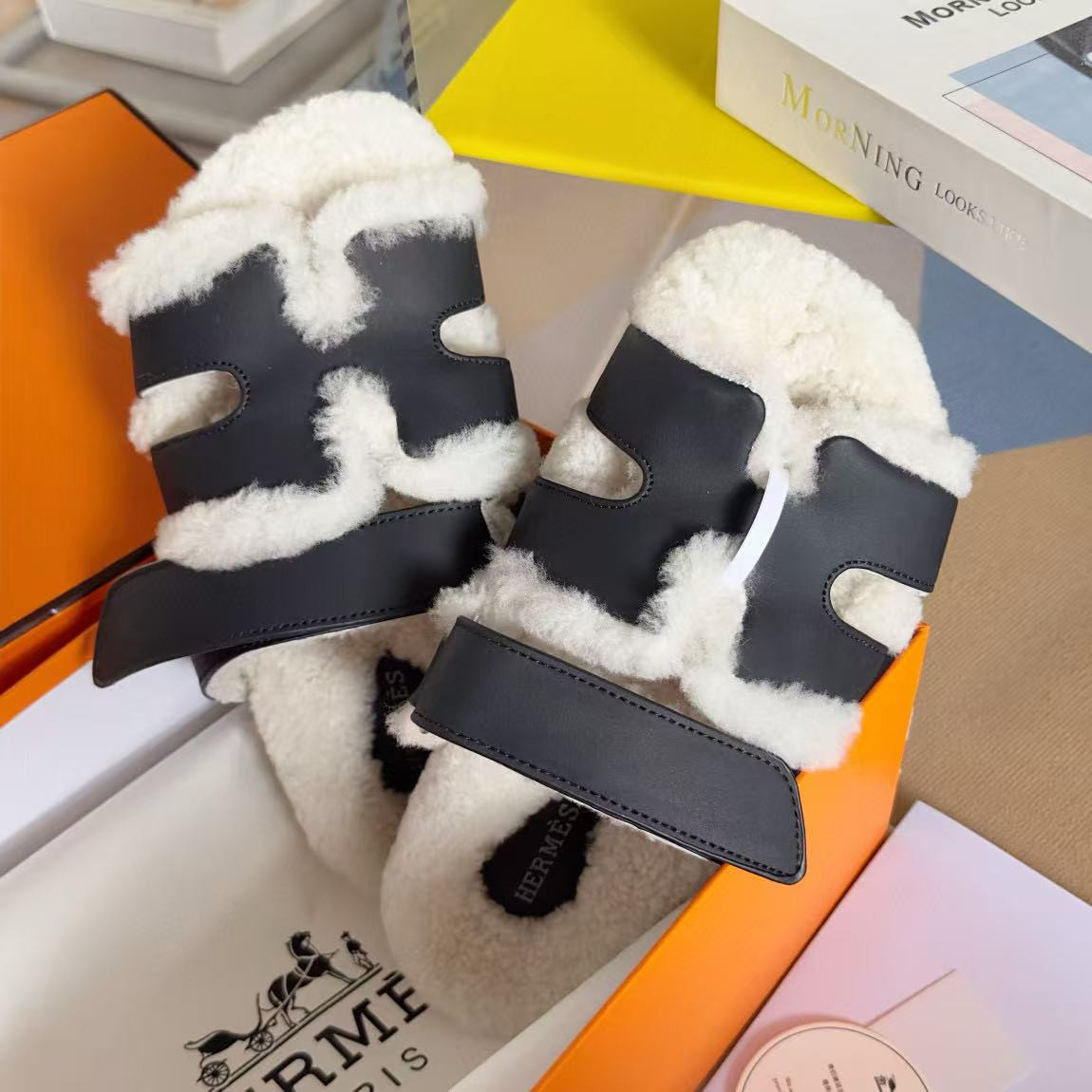 UA H**me5 Chypre sandal