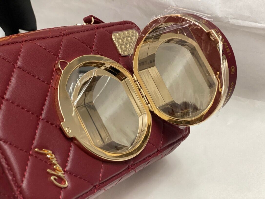 Ch**el CAMERA BAG 4.5 × 6.2 × 2.3 in