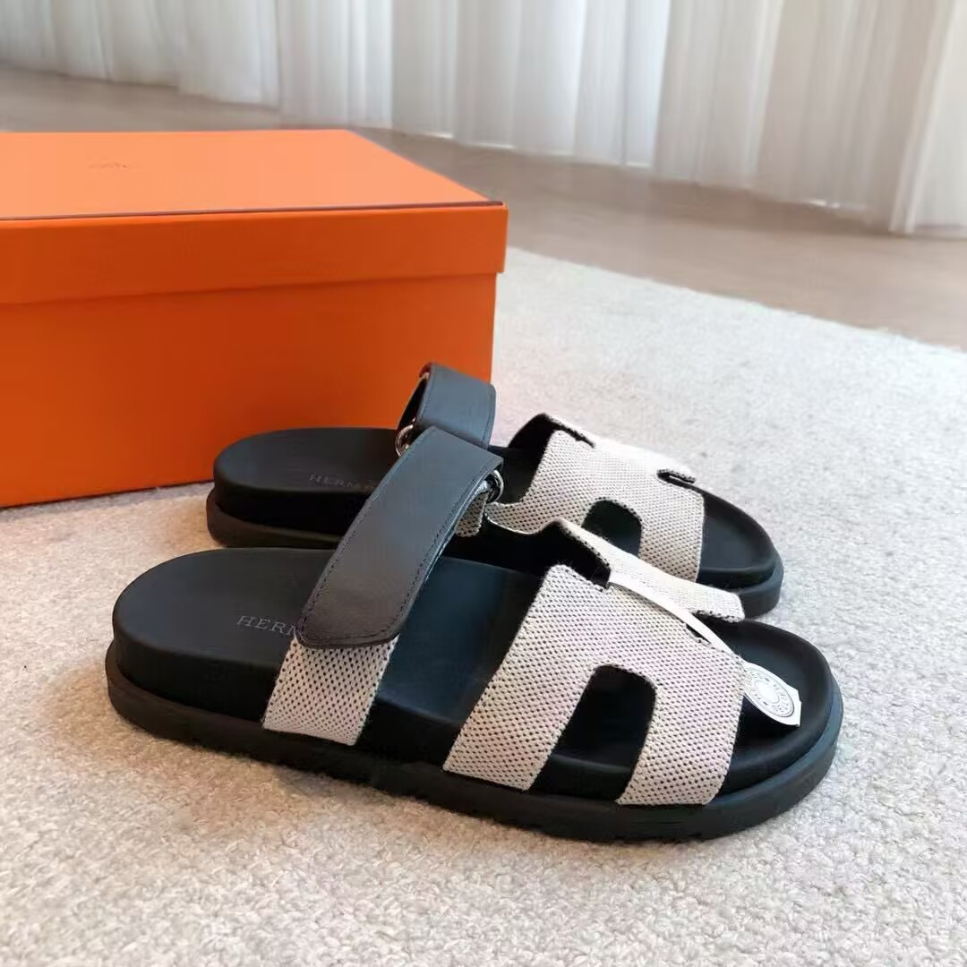 UA H**me5 Chypre Sandal