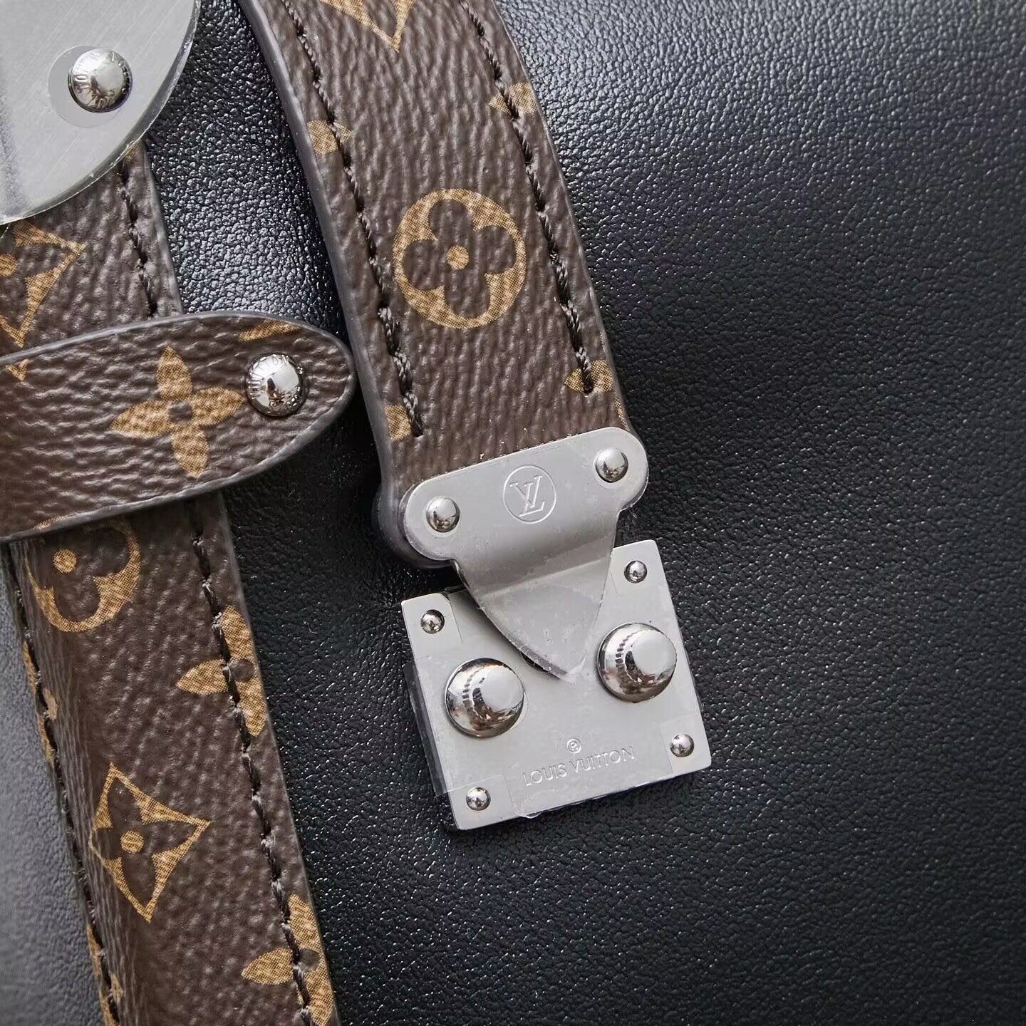 LV SIDE TRUNK VIBE Medium Handbag M15195 16x8.5x23.5cm