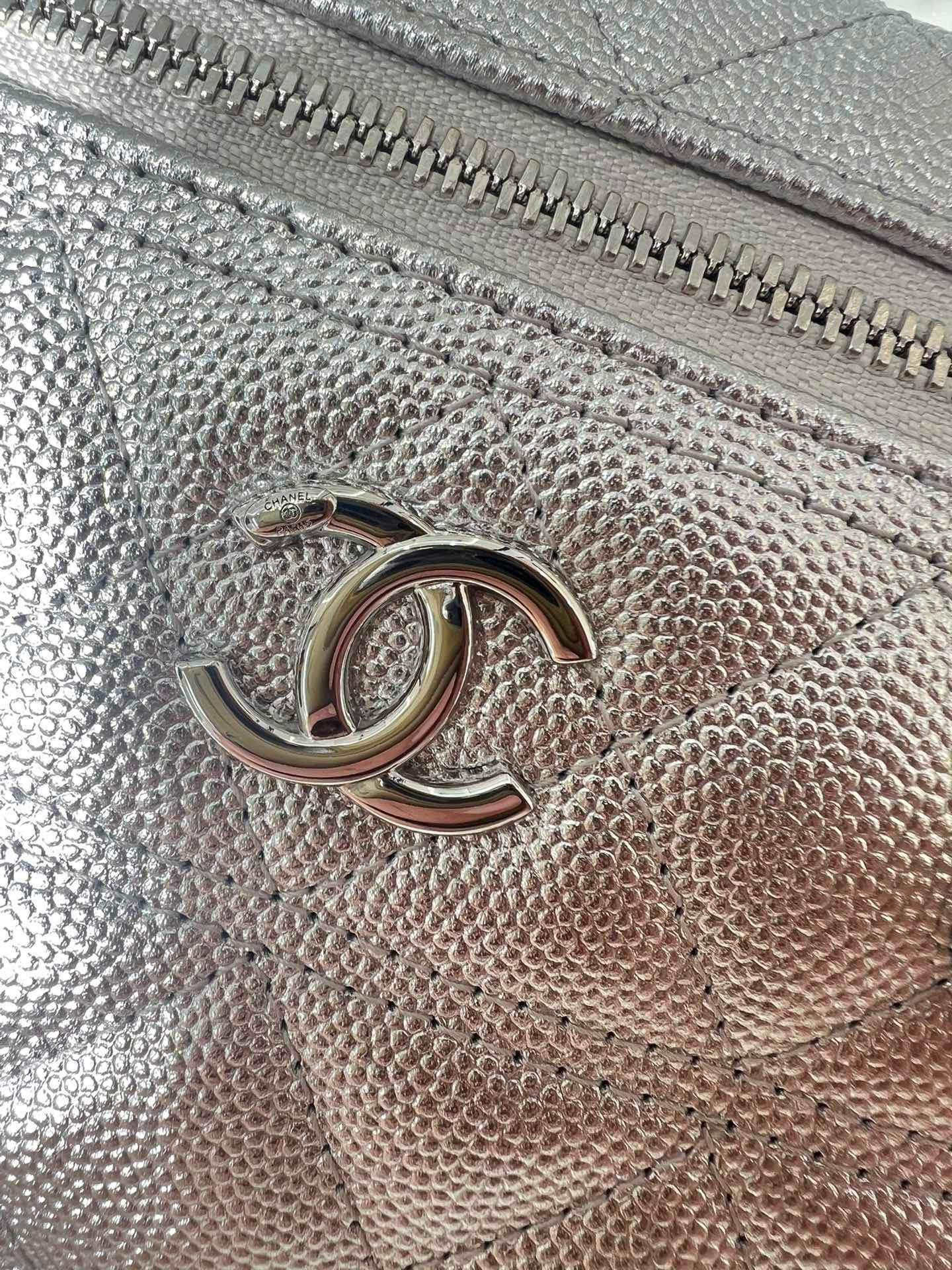 Ch**el LONG VANITY WITH CHAIN 17×19.5×5cm