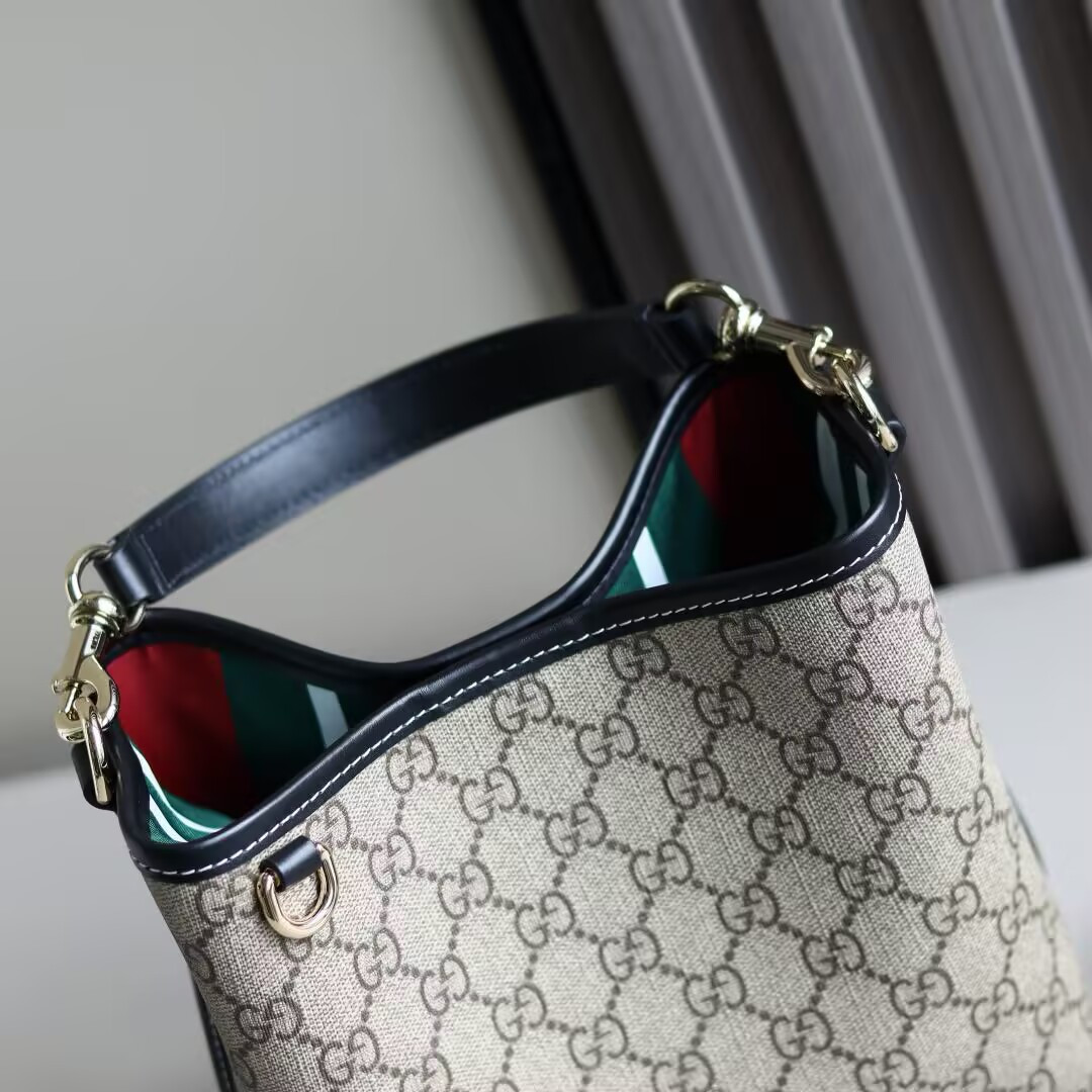 Gucci GG Emblem Small Bucket Bag 19x18x11cm
