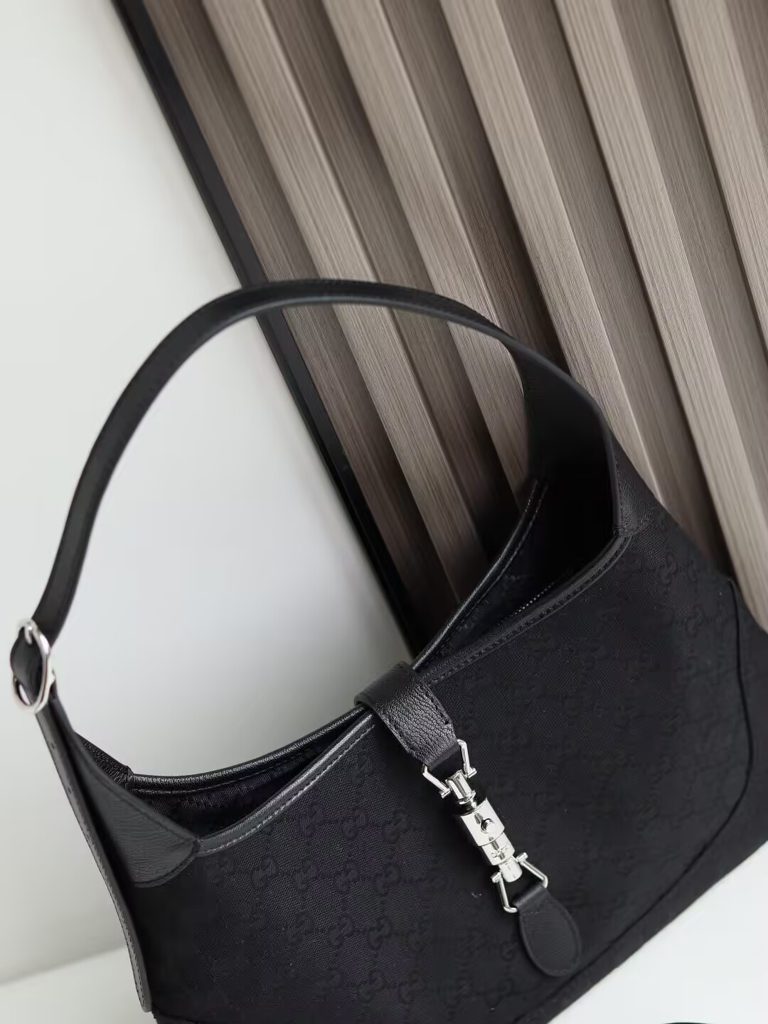 Gvc*1 Jackie Medium Shoulder Bag 31.5x22x4.5cm