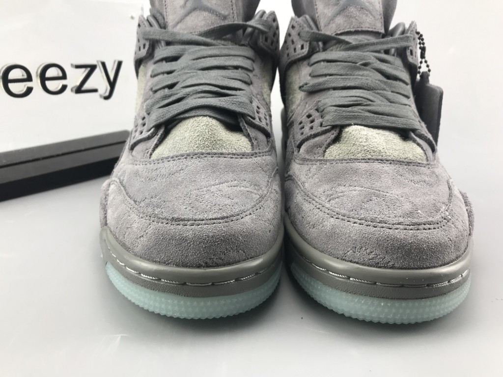 UA AIR JORDAN 4 RETRO KAWS "COOL GREY"