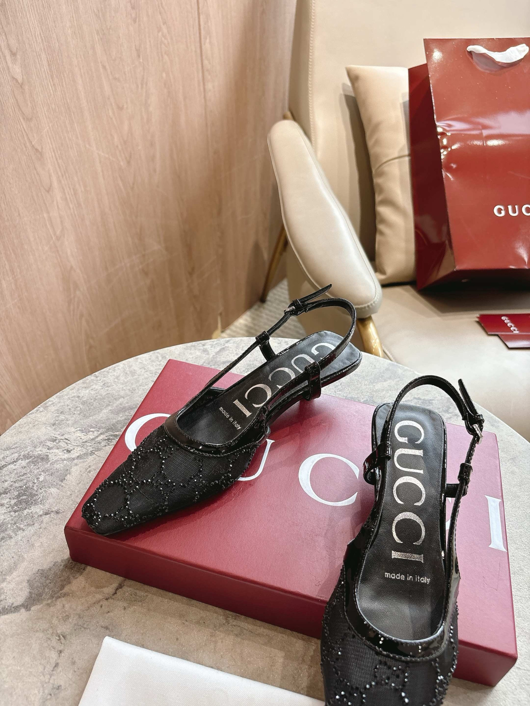 UA Gvc*1 GG Slingback