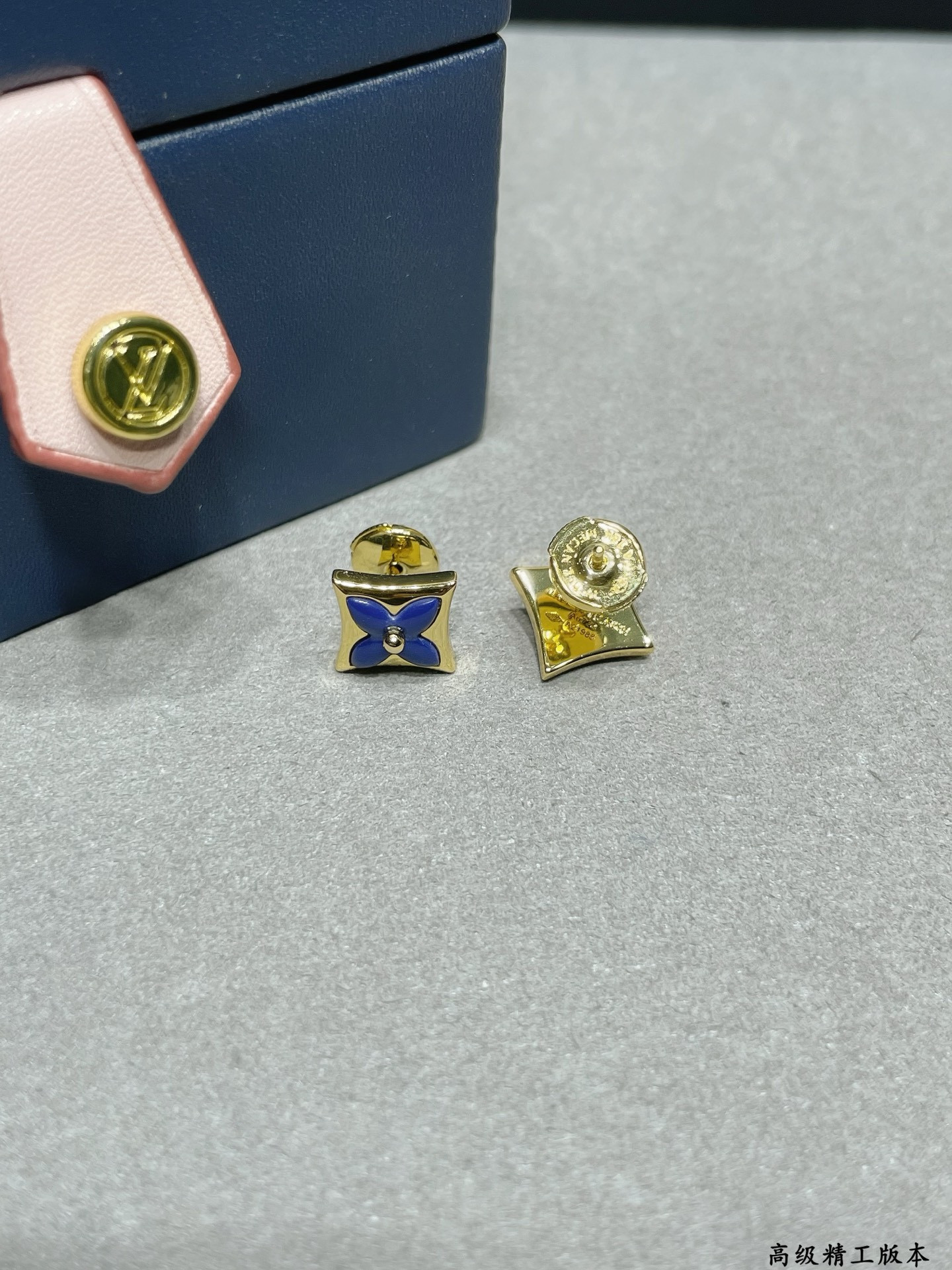 L0vis Vvtt0n Earrings