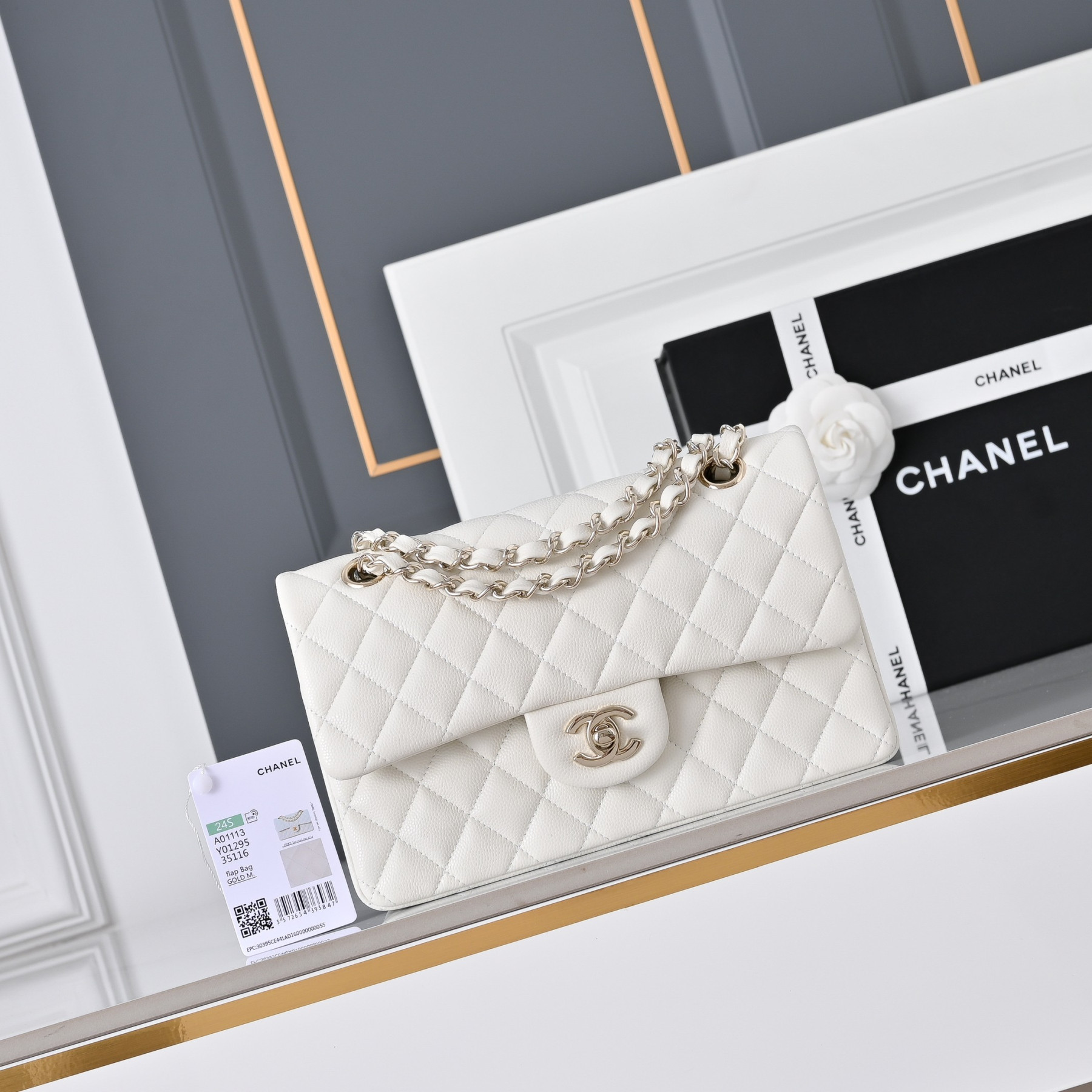 Ch**el classic flap handbag off-white with light gold hardware and caviar leather a01113 23x14.5x6cm