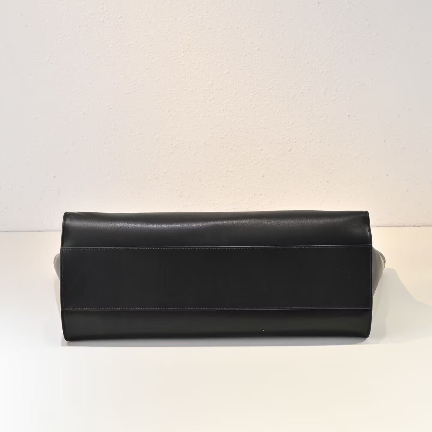 The R0w Marlo Bag in Leather 43x19x30cm