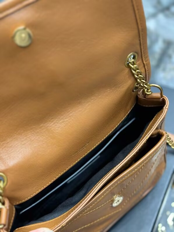 Y51 NIKI 21x16x7.5cm