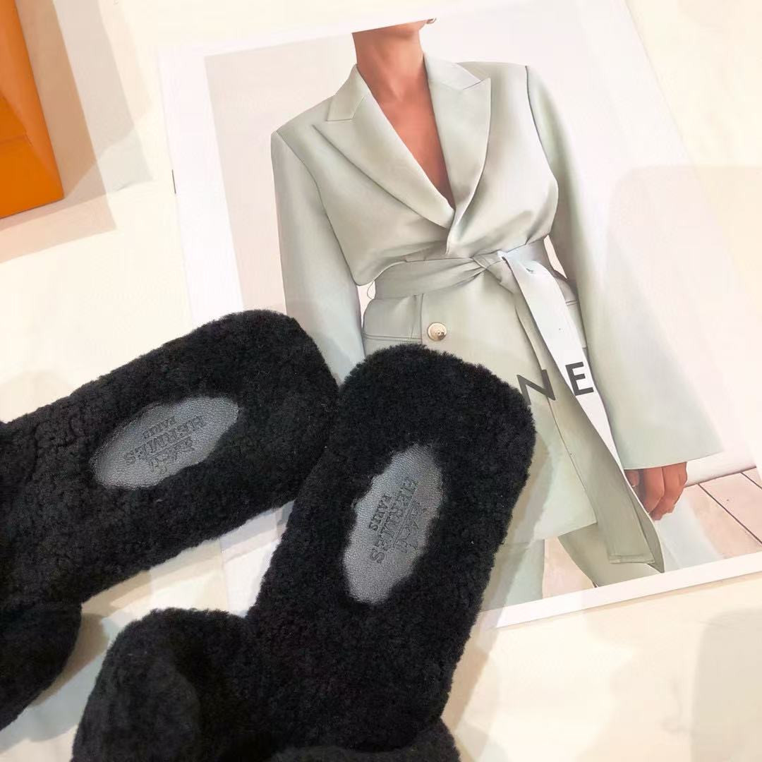 UA H**me5 Oran sandal