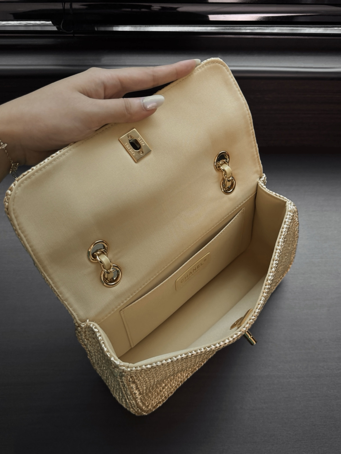Ch**el Flap Bag AS6088 16x25.5x7cm