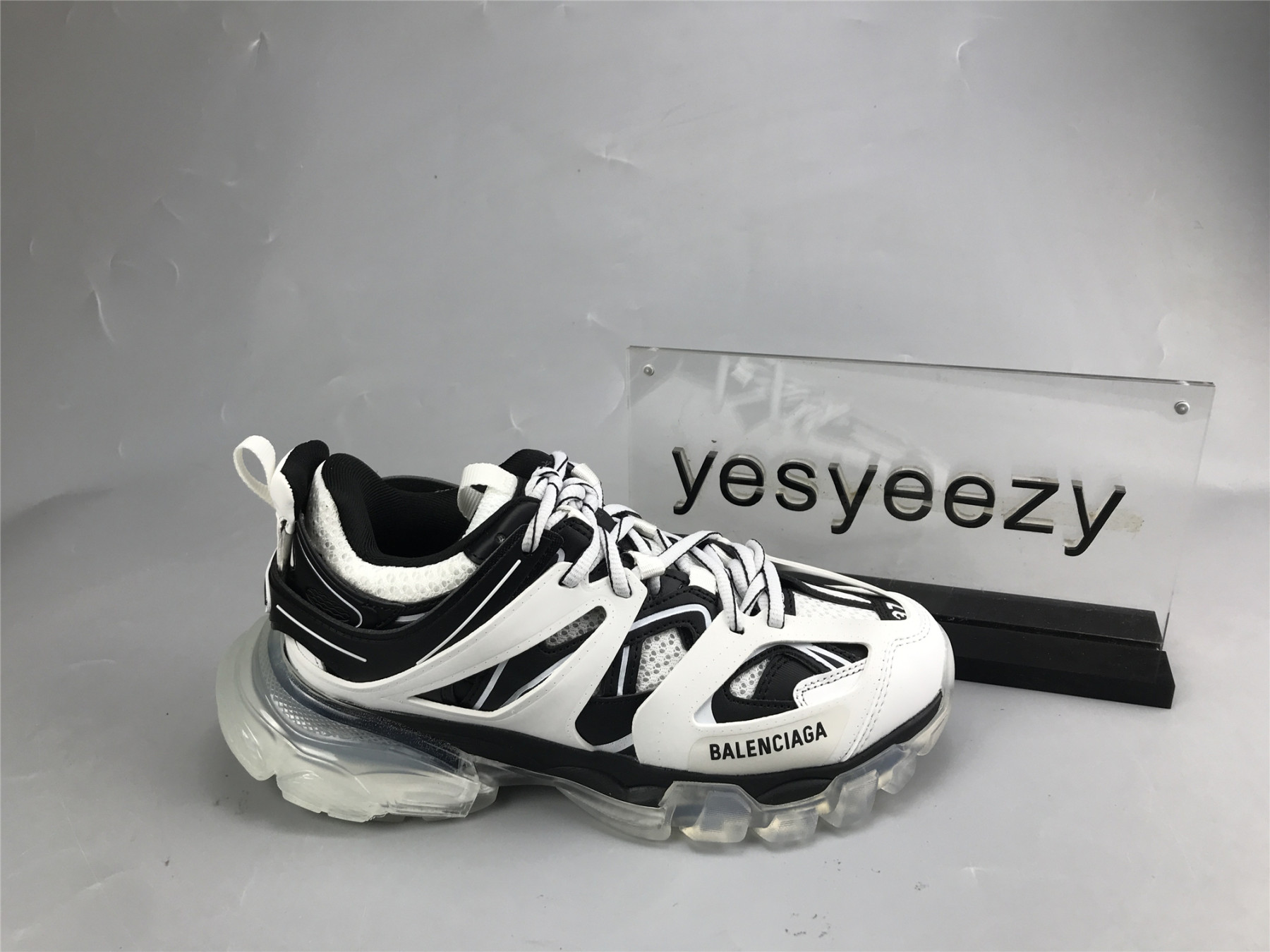 UA TRACK CLEAR SOLE WHITE BLACK