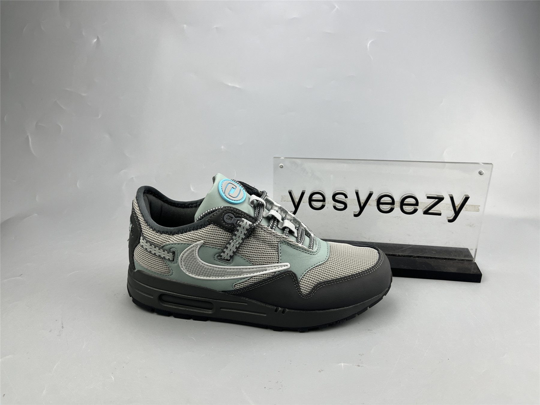 UA TRAVIS SCOTT X NIKE AIR MAX 1 CAVE STONE