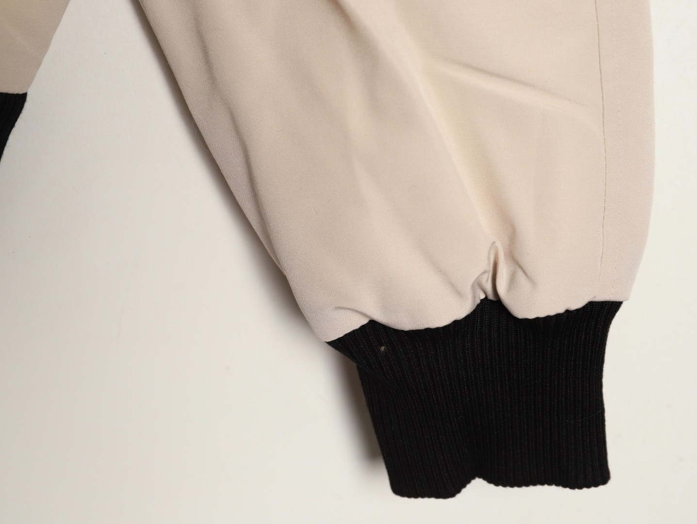 Can*a G00se Short Puffer jacket