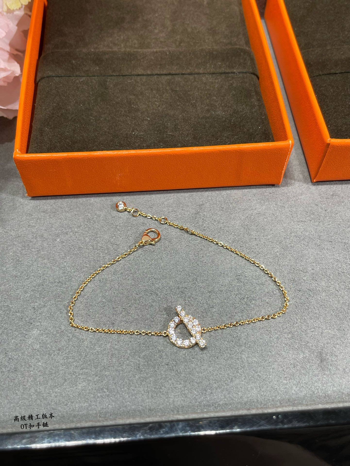 H**me5 OT clasp fully D1am0nd-encrusted Bracelet