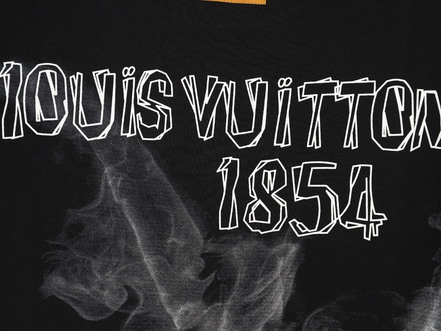 L0vis Vvtt0n Long-sleeved T-shirt