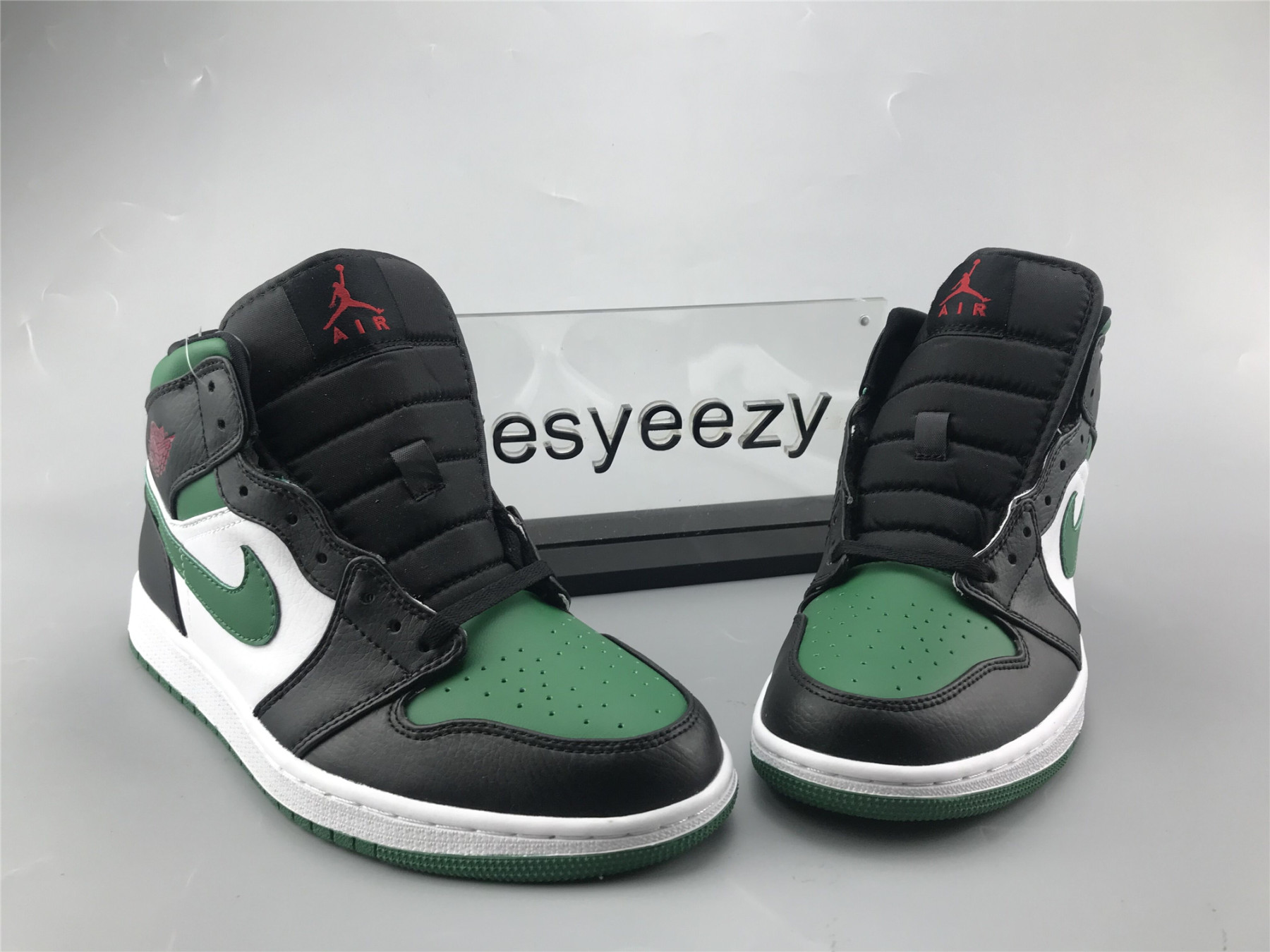 UA  AIR JORDAN 1 MID "PINE GREEN"
