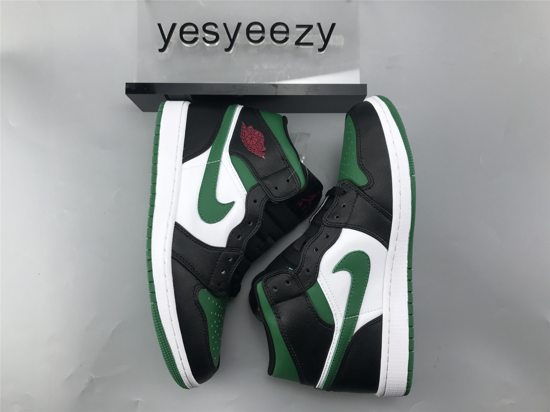 UA  AIR JORDAN 1 MID "PINE GREEN"