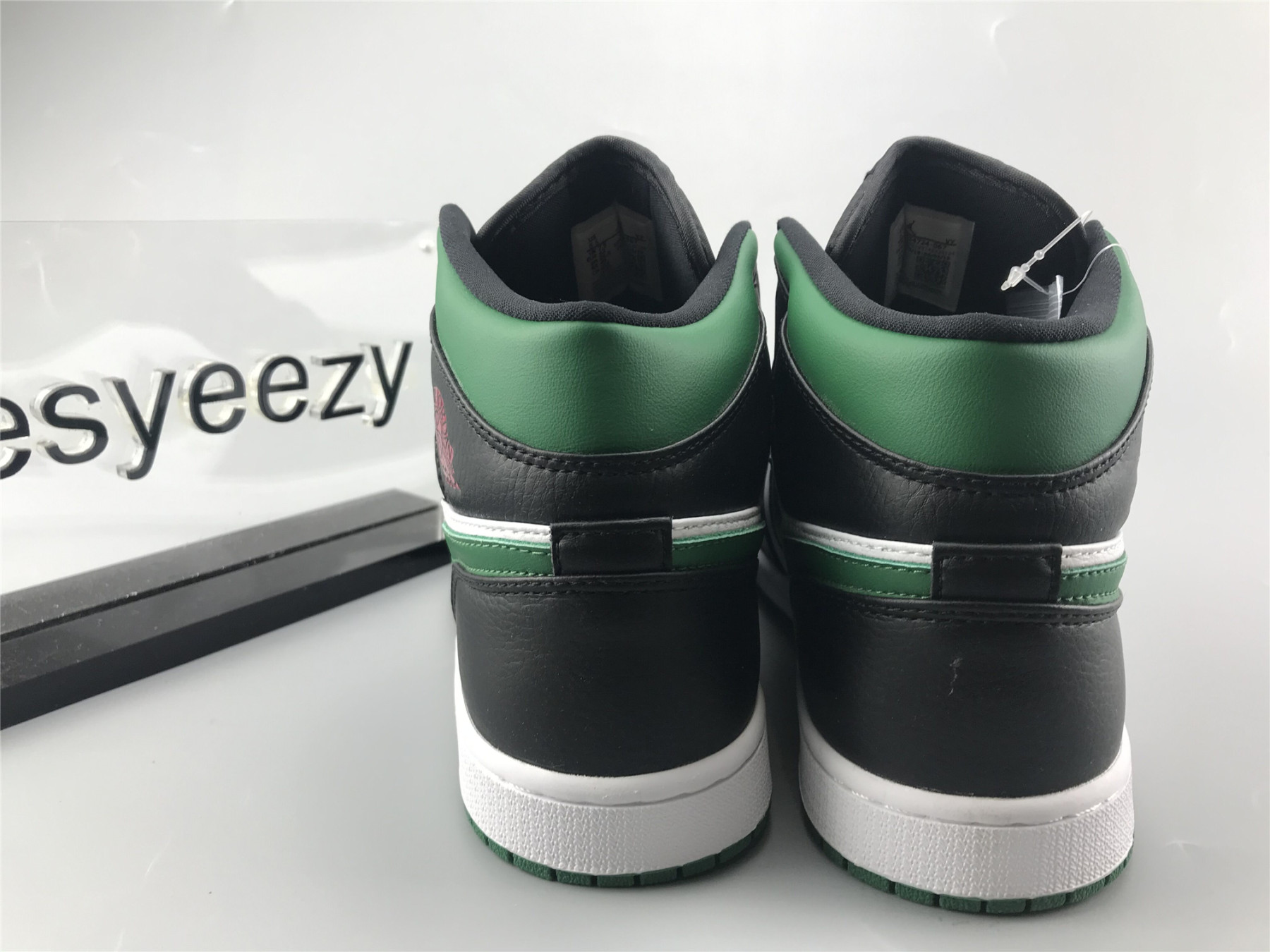 UA  AIR JORDAN 1 MID "PINE GREEN"