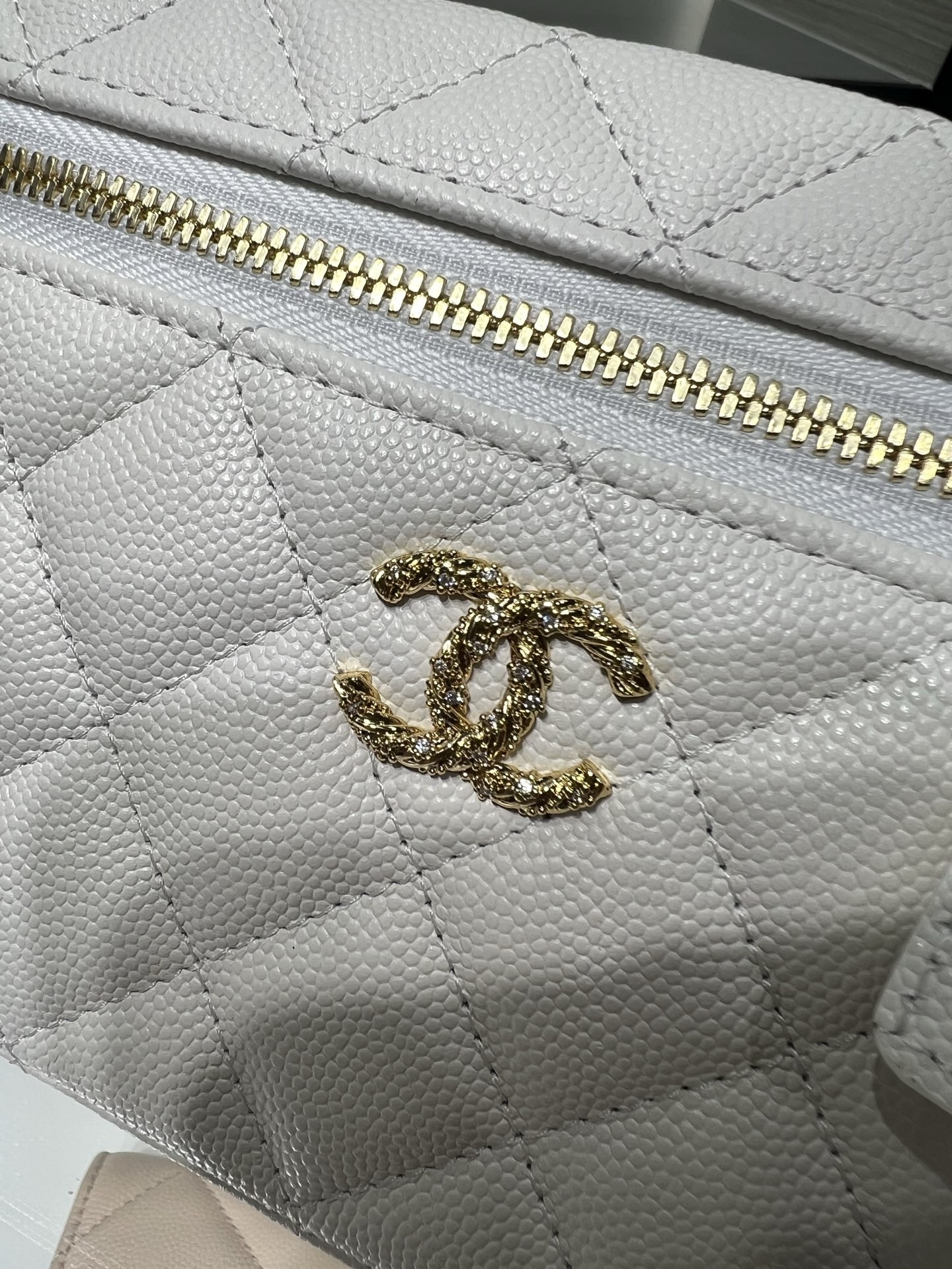 Ch**el classic vanity with chain handbag ap5090 17x19.5x5cm
