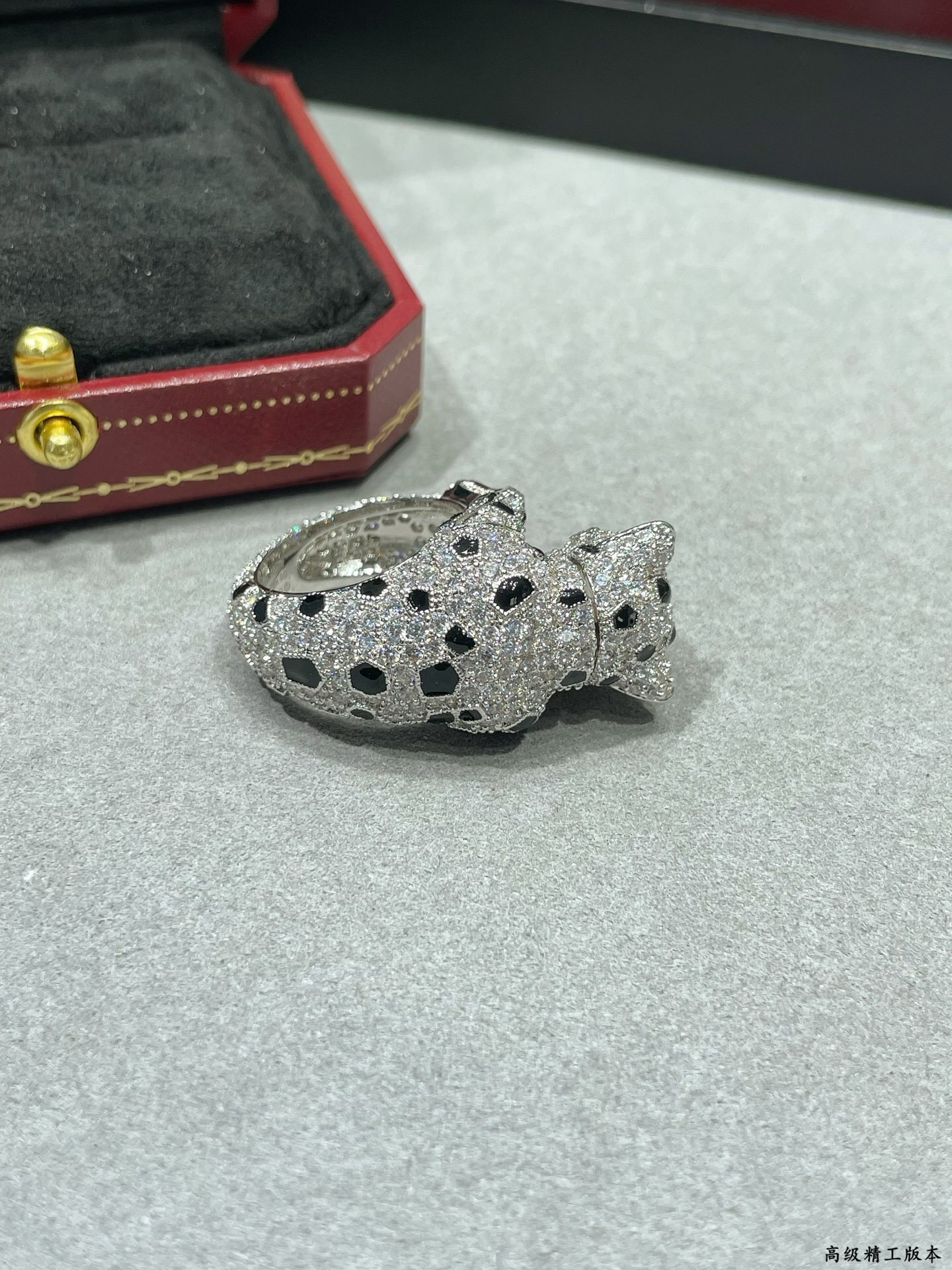 Ca*t1er Spotted Panther Head Ring