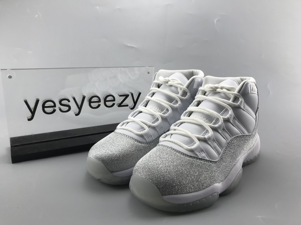 UA WMNS AIR JORDAN 11 RETRO "VAST GREY"