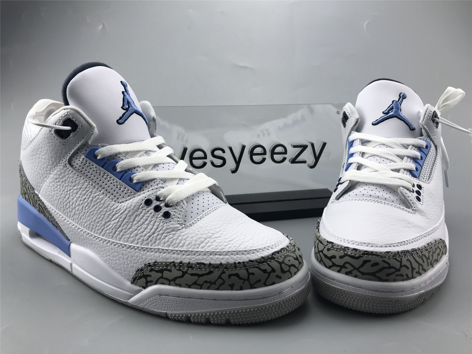 UA AIR JORDAN 3 RETRO "UNC"