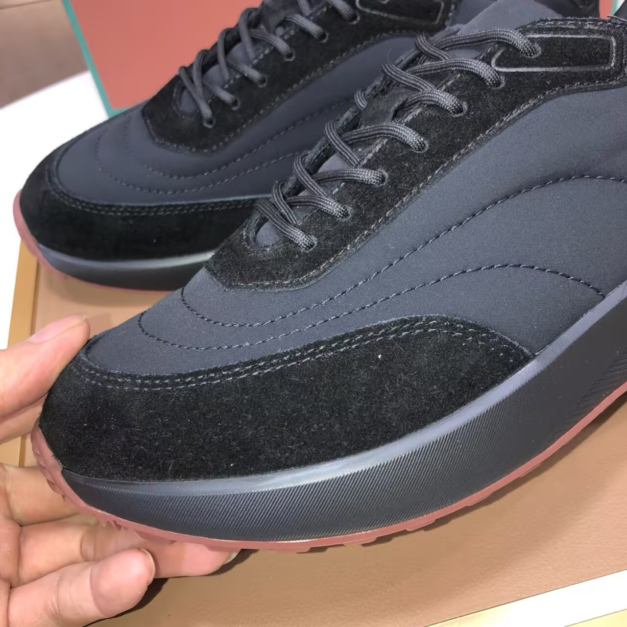 UA L0r0 P1ana Week End Walk Sneakers