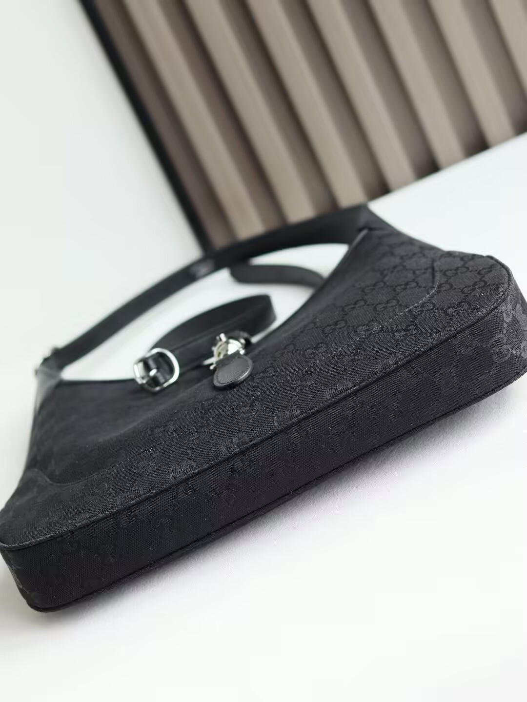 Gvc*1 Jackie Medium Shoulder Bag 31.5x22x4.5cm